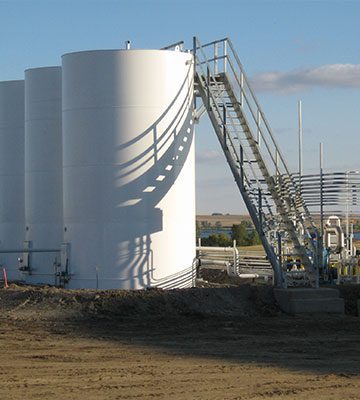 A large white tank sitting in the middle of an area.