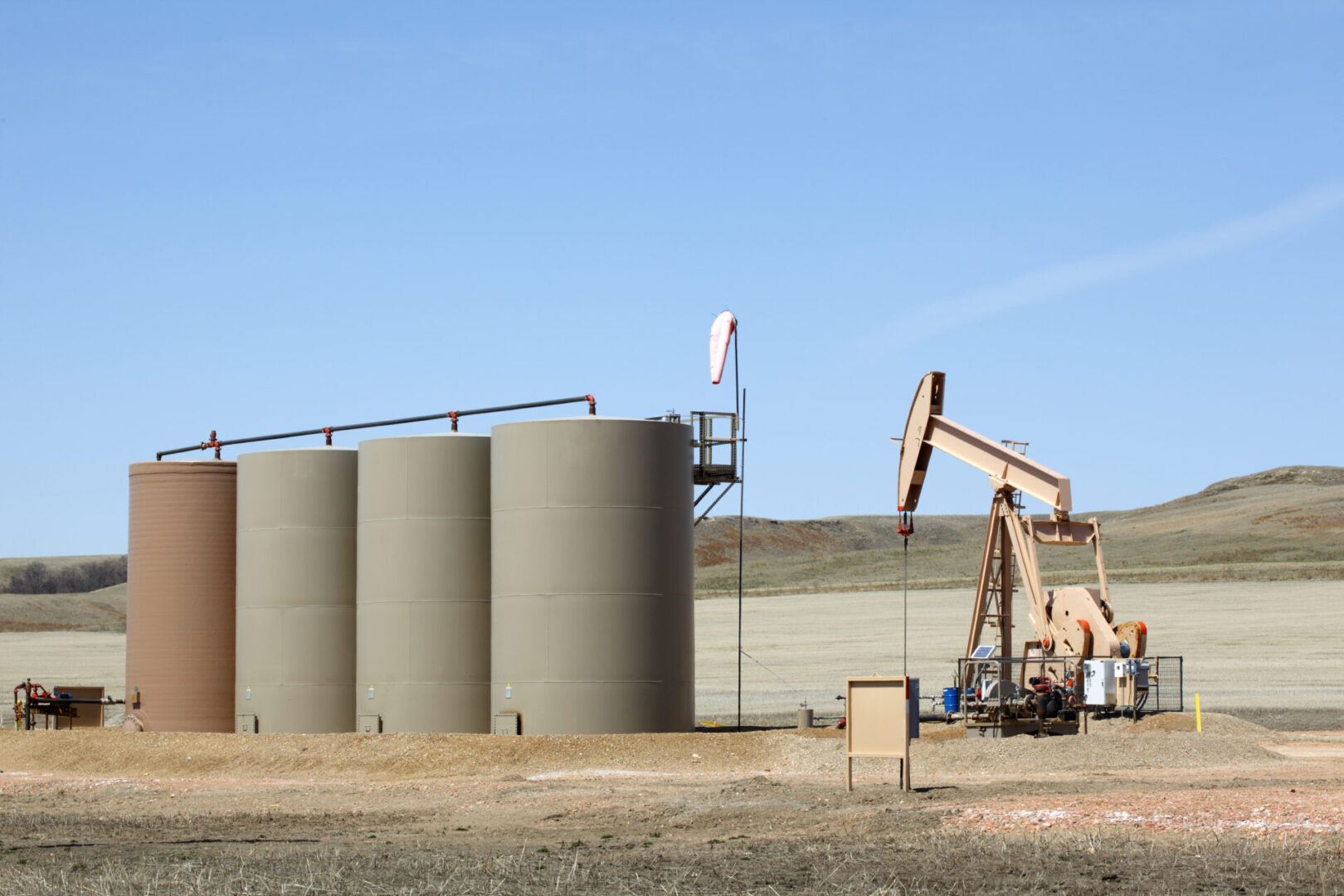 Oil well and tank battery near Stanley ND