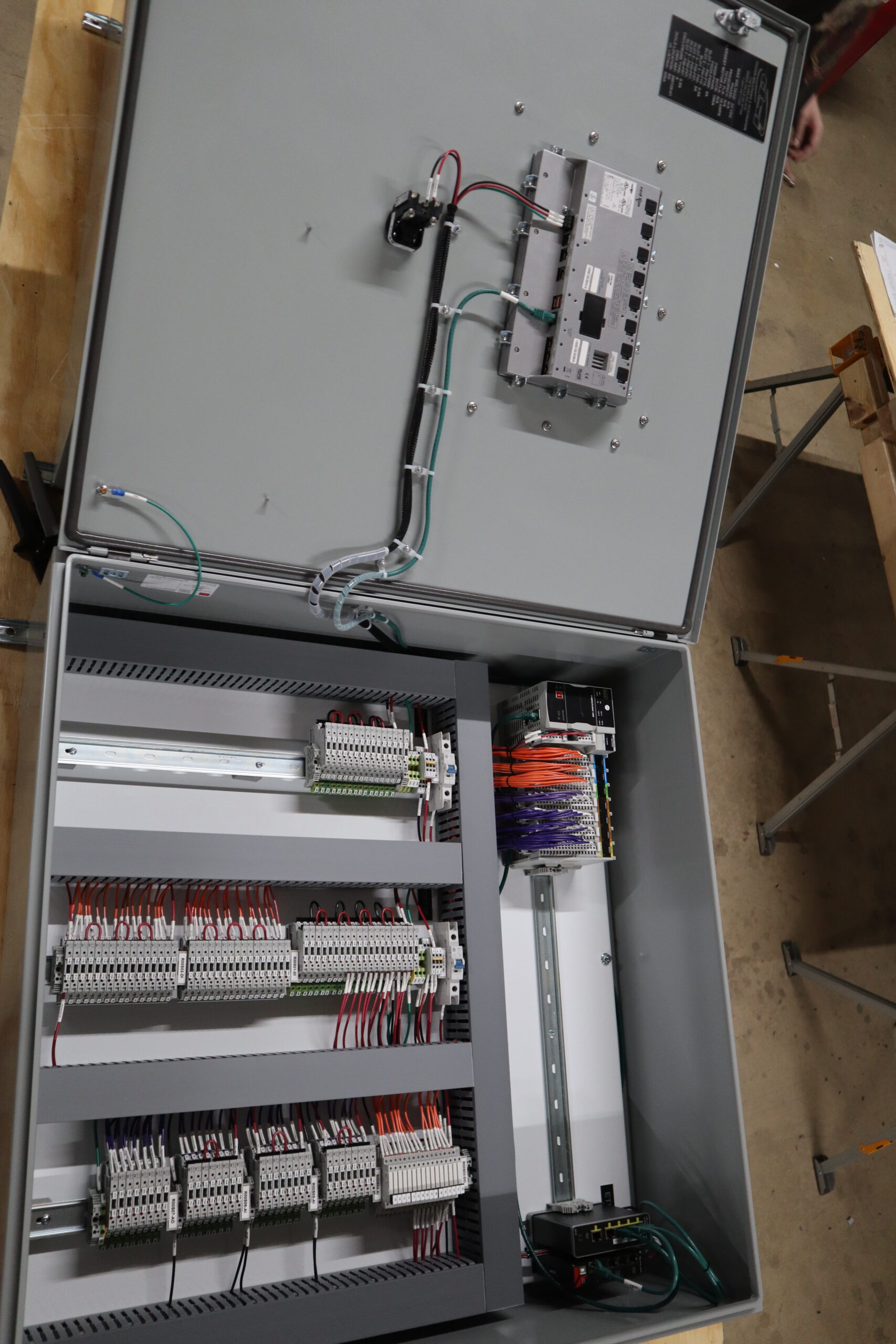 Ray Defender Open with Panel