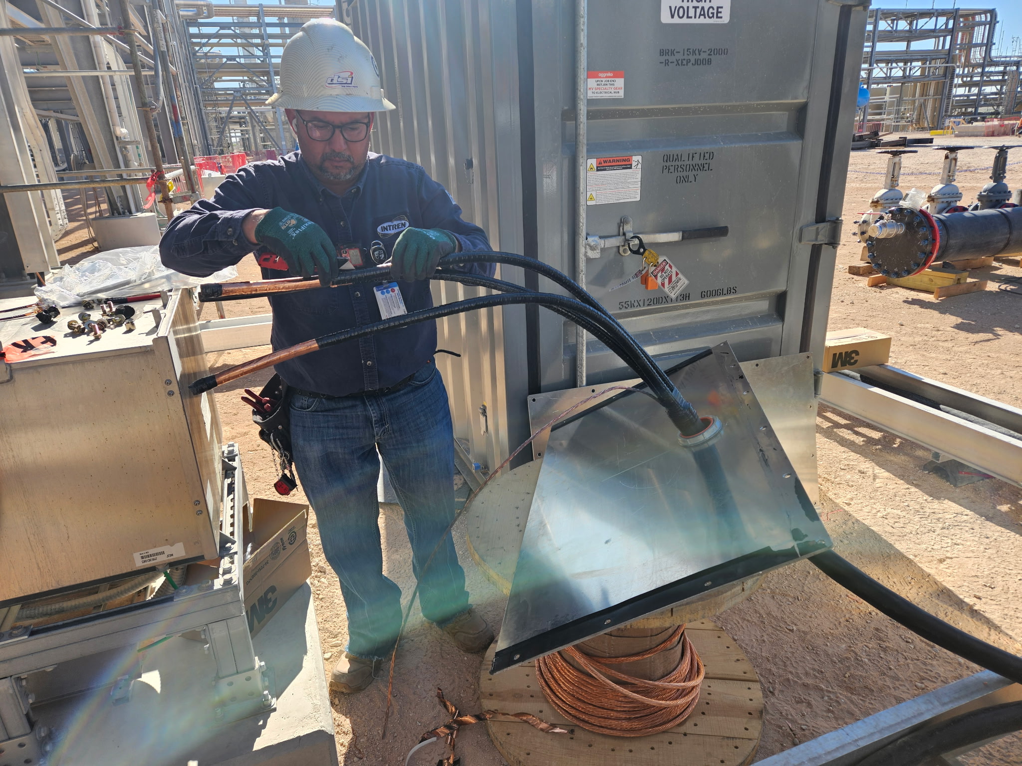 Full-scope oilfield electrical construction — installing 4/0 stretch cones