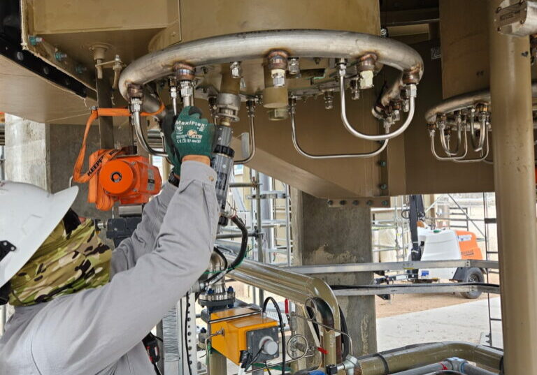 DSI oilfield electrical contractors working on field instrumentation installation